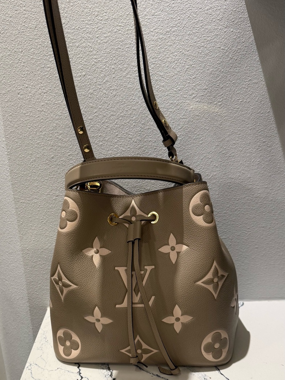 Louis Vuitton “Neo Neo MM” Monogram Drawstring Bucket Bag - Picture 3 of 10
